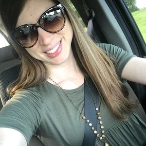 Meet your Posher, Emilee